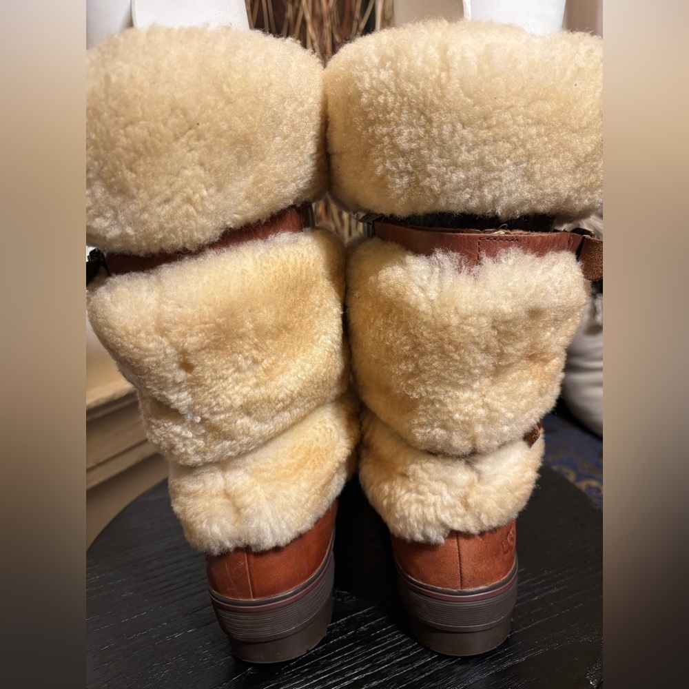 UGG Australia Lilyan Mahogany Waterproof Leather boots - Like New - Picture 9 of 13